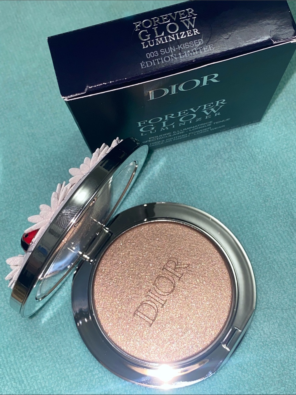 Dior Ladybug Limited Edition White Floral Compact with Gold Accents New - Picture 2 of 6